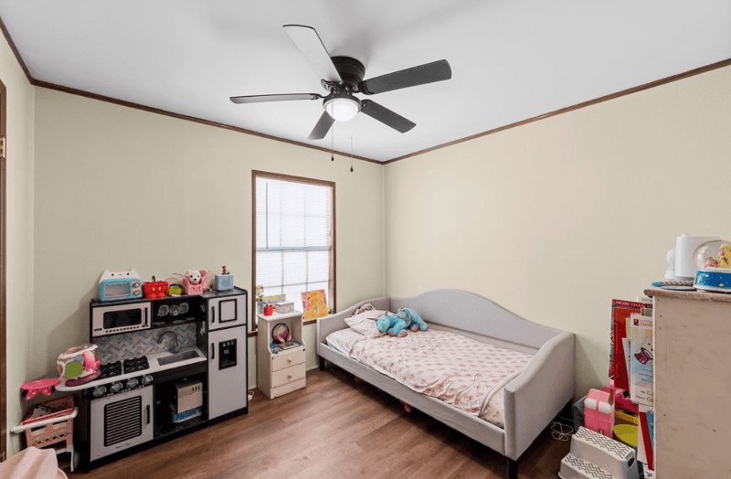 McGregor House: 305 David Davis Dr