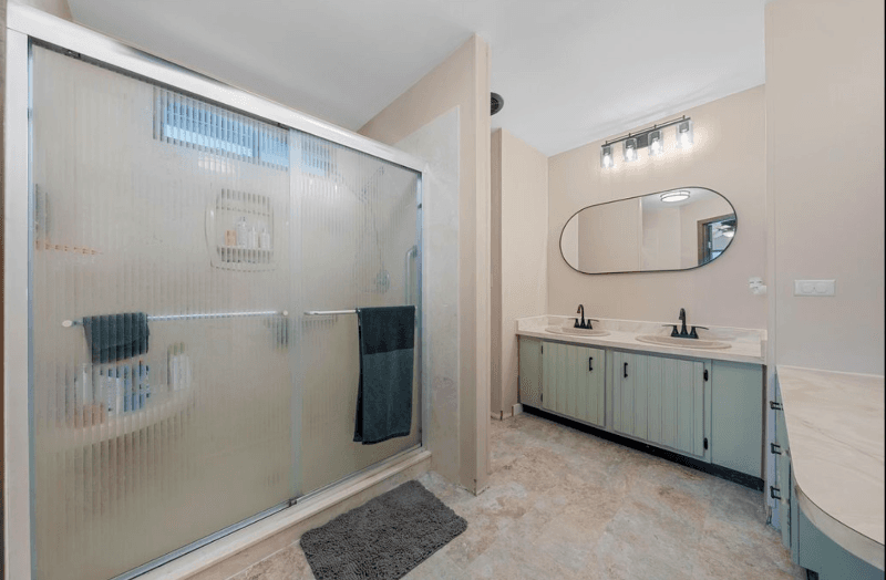 McGregor House: 305 David Davis Dr
