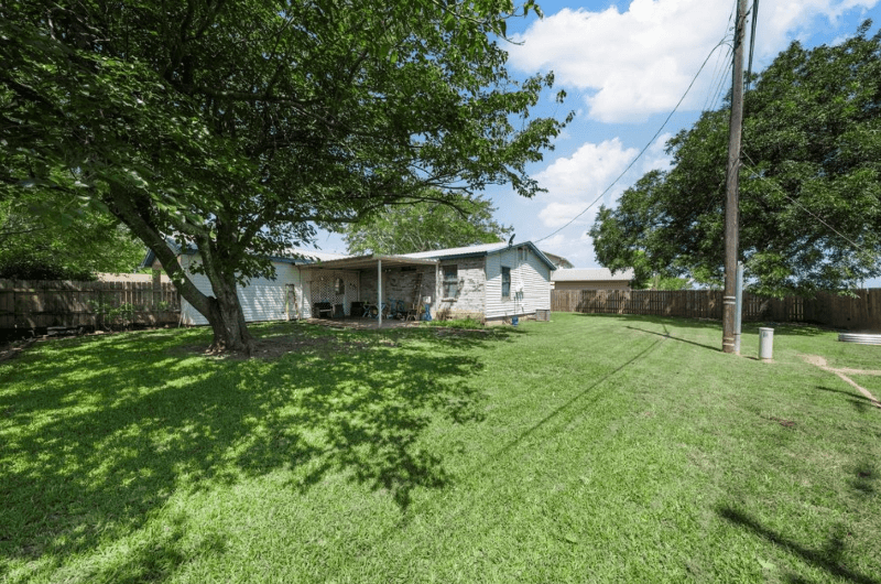 McGregor House: 305 David Davis Dr