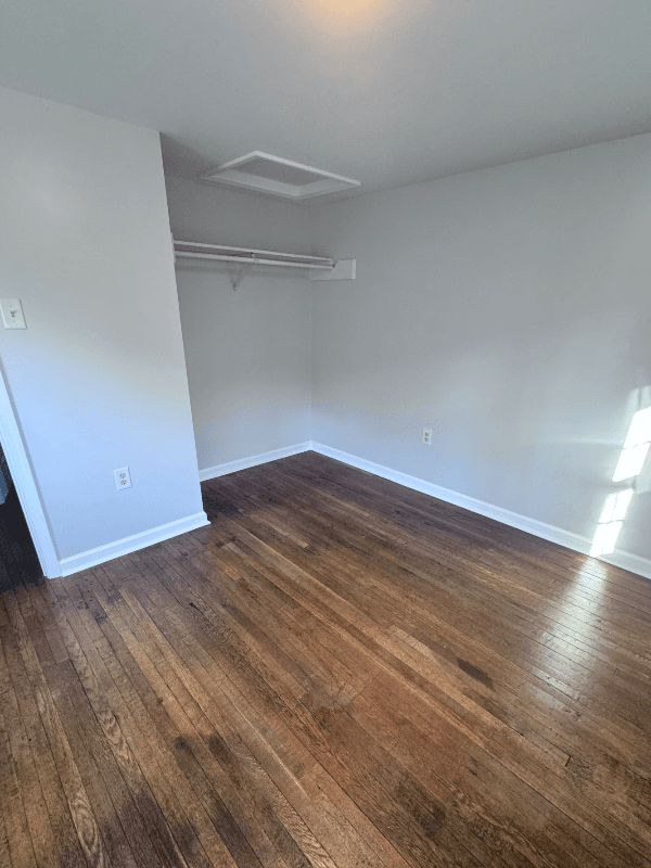 Woodstock Townhome: 222 Dingledine Street