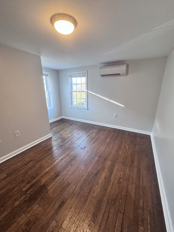 Woodstock Townhome: 222 Dingledine Street