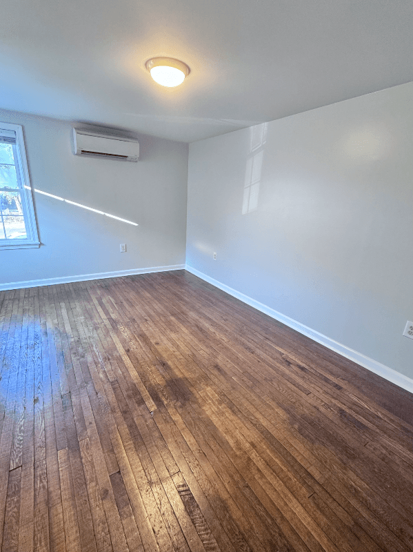 Woodstock Townhome: 222 Dingledine Street