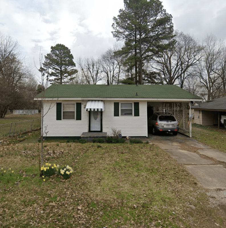 Paragould House: 819 Rector Rd.