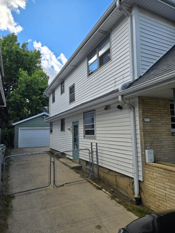 Milwaukee Multiplex: 2759 N 57th St #2761