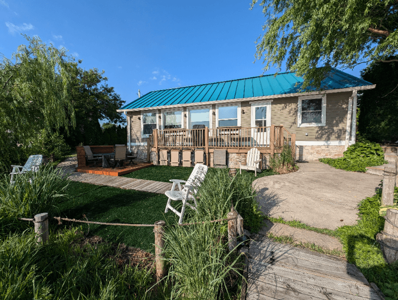 Twin Lakes House: 503 Wilmot Ave