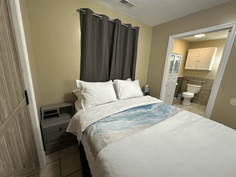 Twin Lakes House: 503 Wilmot Ave