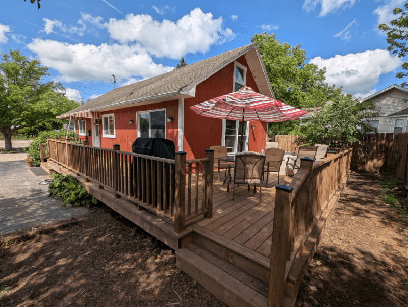 Twin Lakes House: 605 Vincent Road