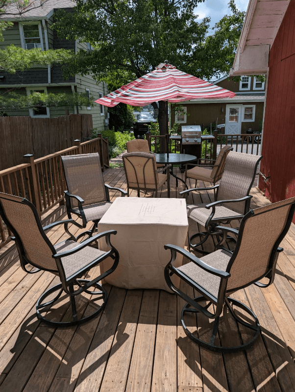 Twin Lakes House: 605 Vincent Road