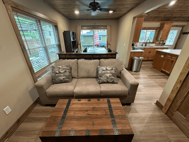 Twin Lakes House: 605 Vincent Road