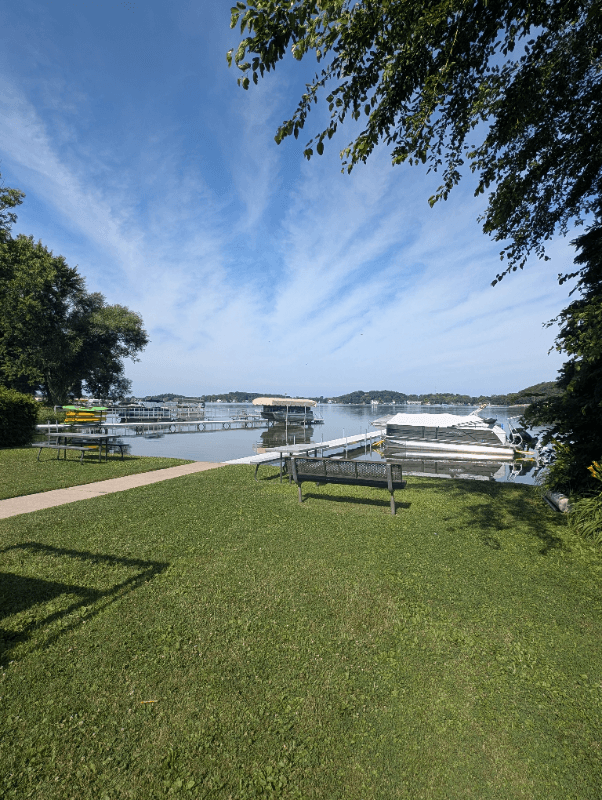 Twin Lakes House: 605 Vincent Road