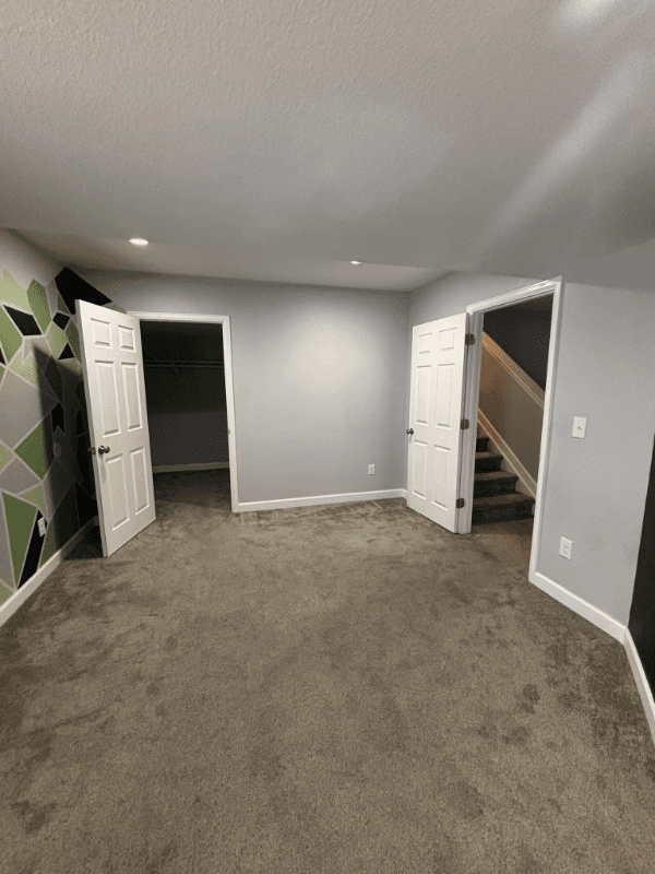 Thornton Single Room: 10144 Madison Street