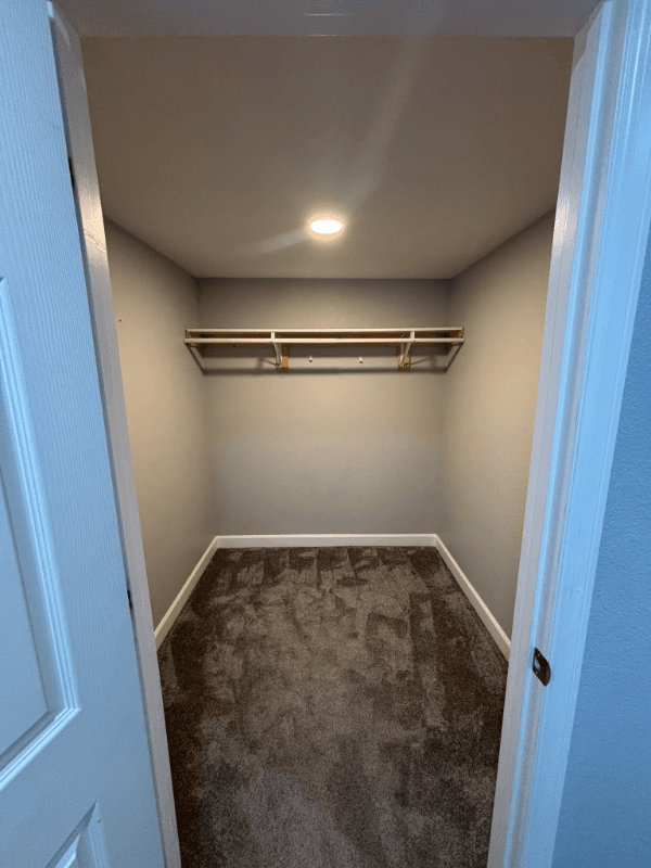 Thornton Single Room: 10144 Madison Street
