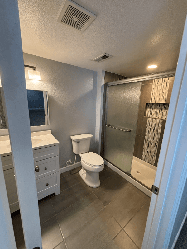Thornton Single Room: 10144 Madison Street