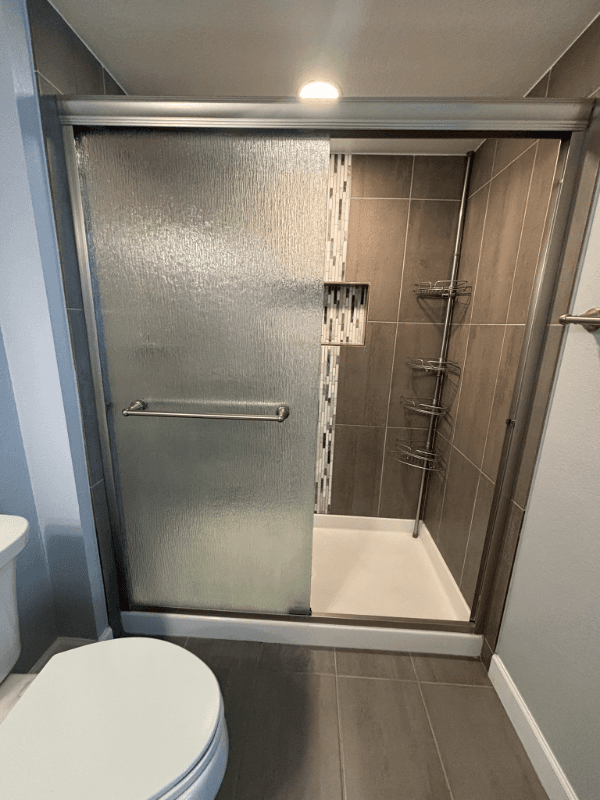 Thornton Single Room: 10144 Madison Street