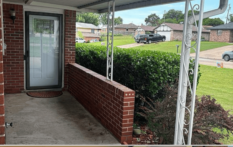 Bartlesville House: 132 S Fenway Ave