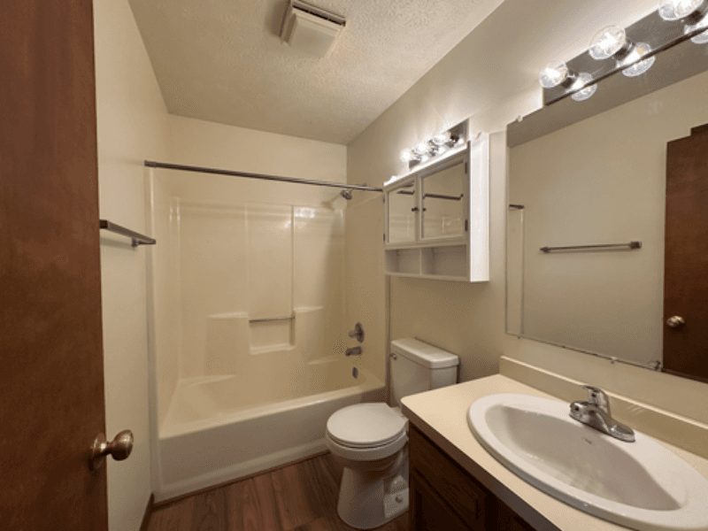 Osceola House: 505 S Apple Road