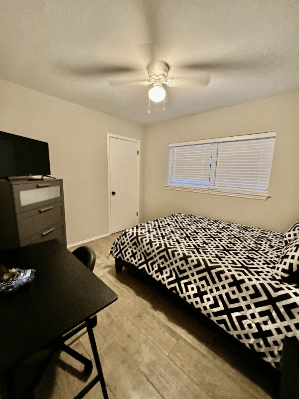 Universal City House: 550 Westoak