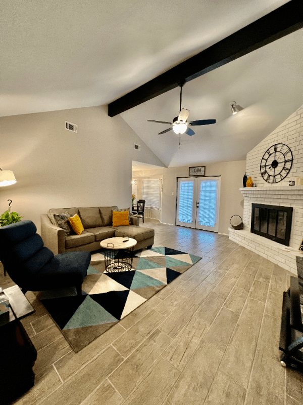 Universal City House: 550 Westoak