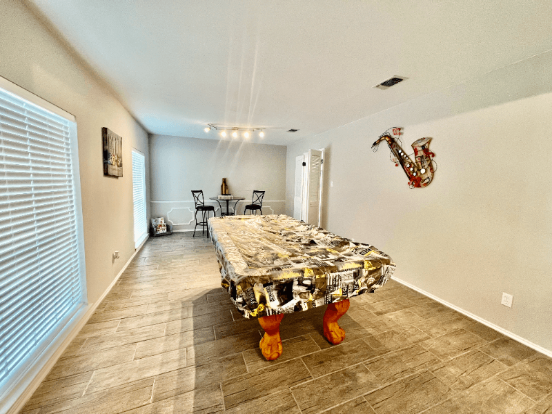 Universal City House: 550 Westoak