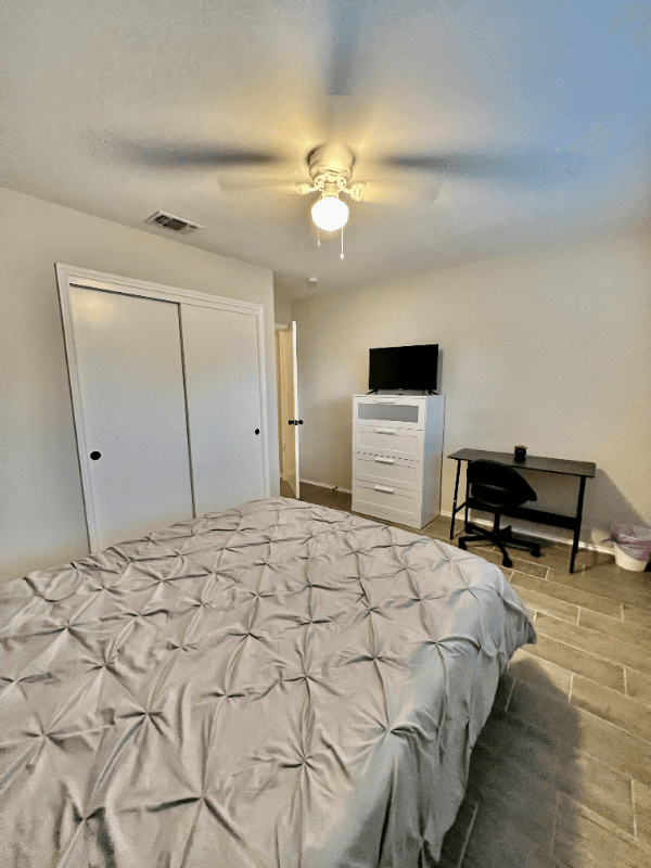 Universal City House: 550 Westoak