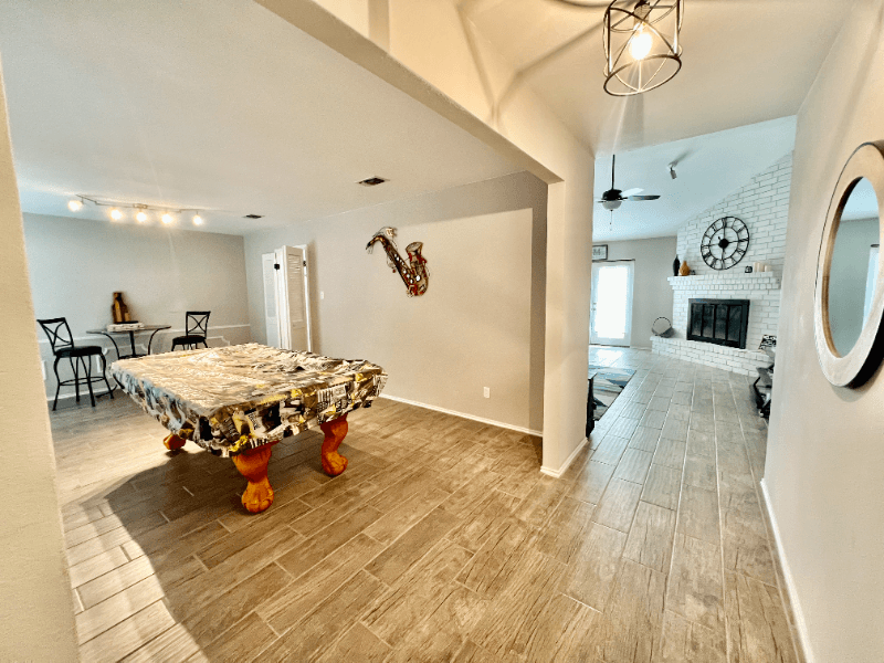 Universal City House: 550 Westoak