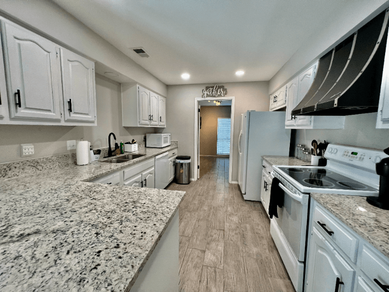 Universal City House: 550 Westoak