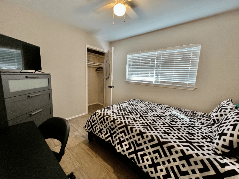 Universal City House: 550 Westoak