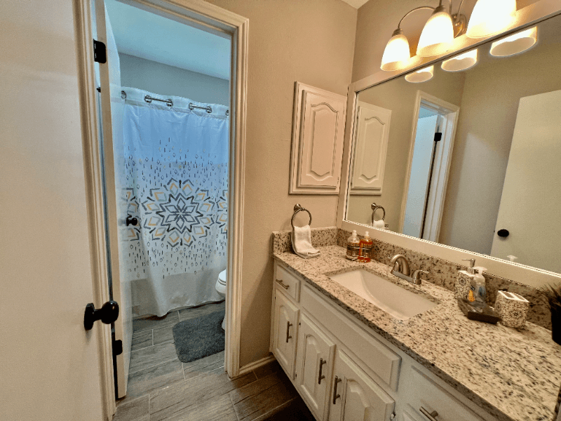 Universal City House: 550 Westoak