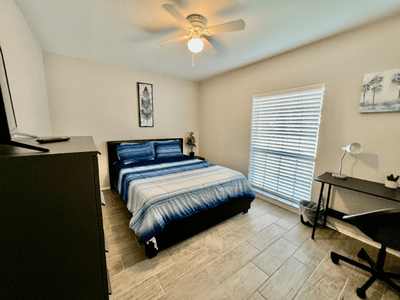 Universal City House: 550 Westoak