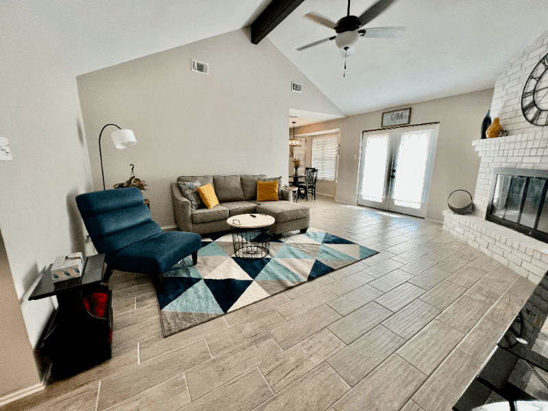 Universal City House: 550 Westoak