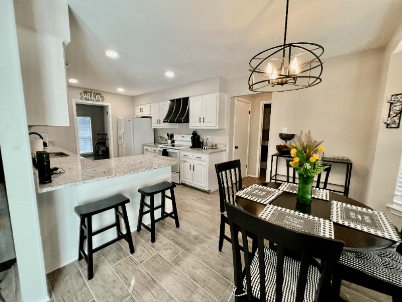 Universal City House: 550 Westoak