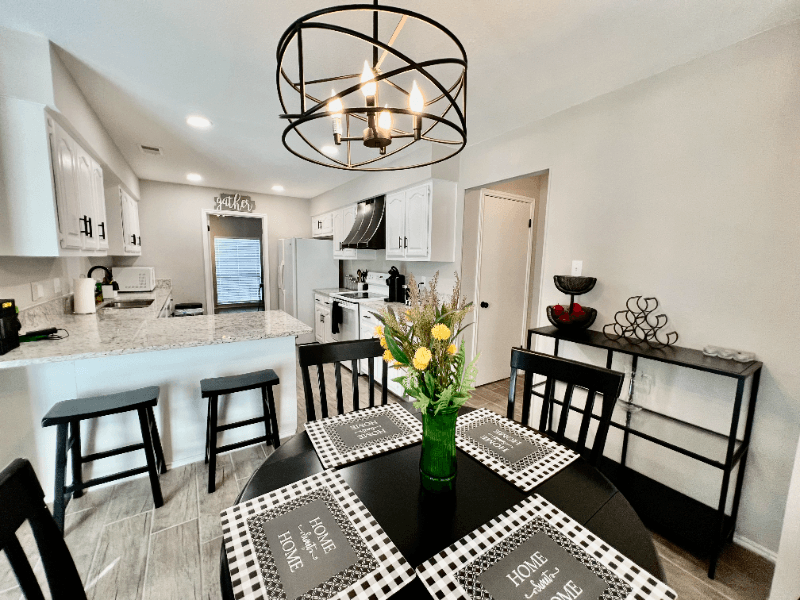 Universal City House: 550 Westoak