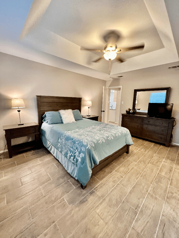 Universal City House: 550 Westoak