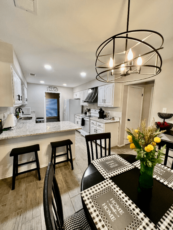Universal City House: 550 Westoak