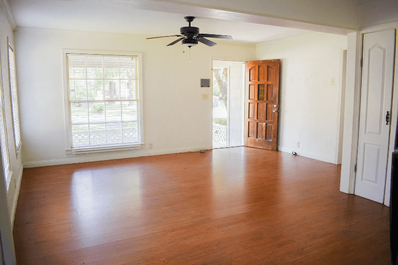 paris House: 1819 e Polk st