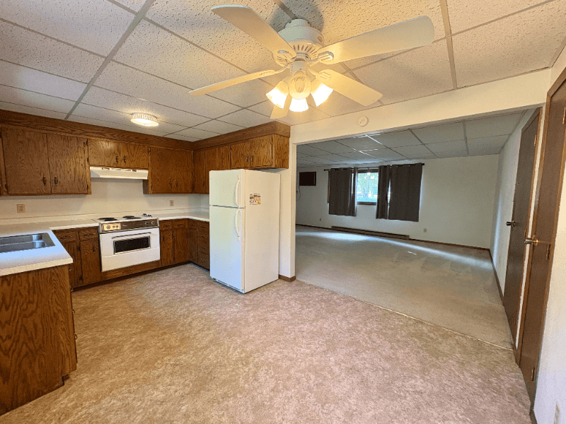 Winnebago Apartment: 234 1st St NW