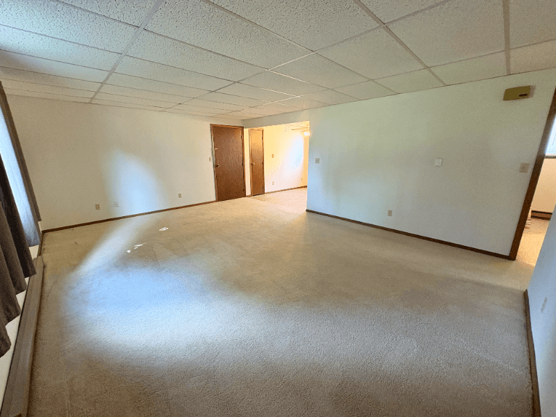 Winnebago Apartment: 234 1st St NW