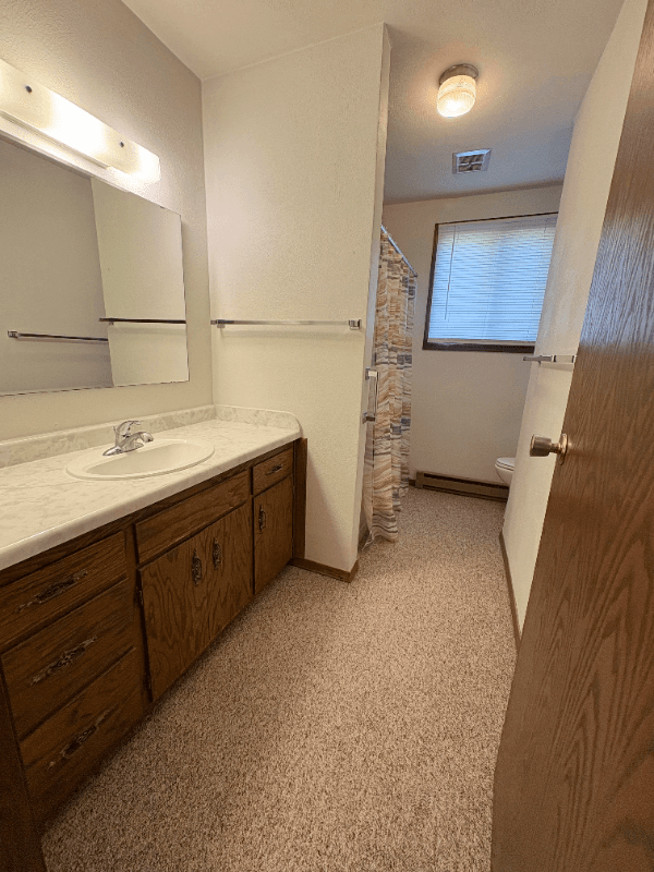 Winnebago Apartment: 234 1st St NW