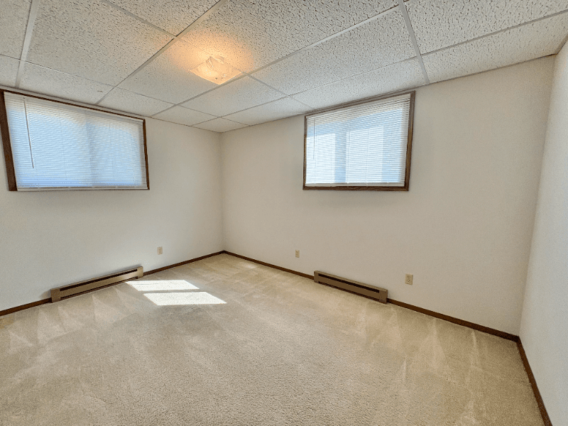 Winnebago Apartment: 234 1st St NW