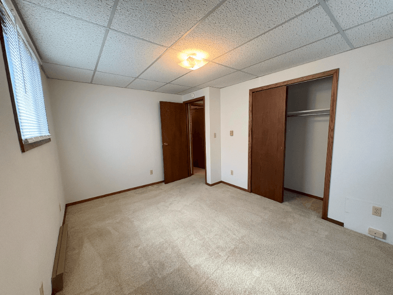 Winnebago Apartment: 234 1st St NW
