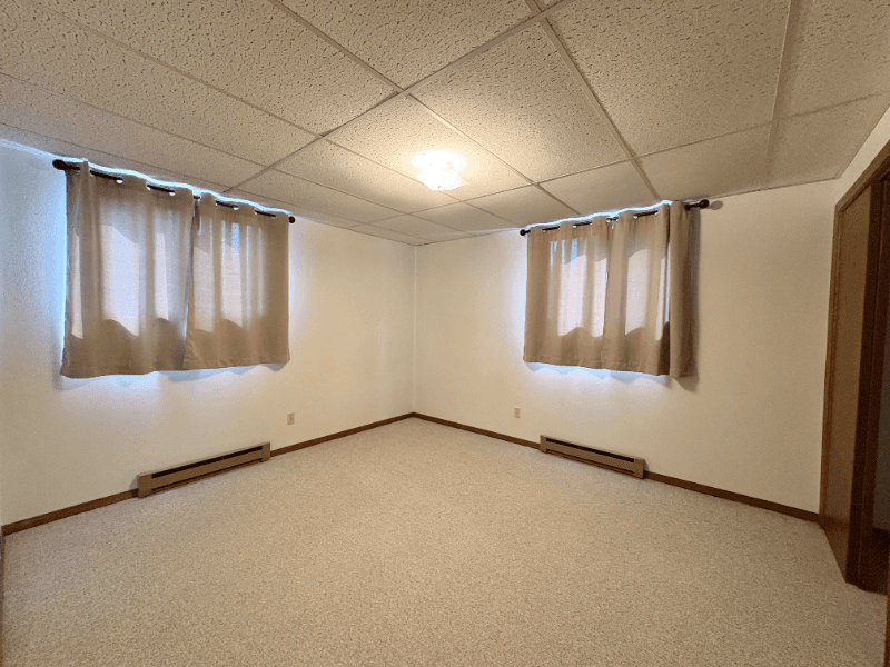 Winnebago Apartment: 234 1st St NW