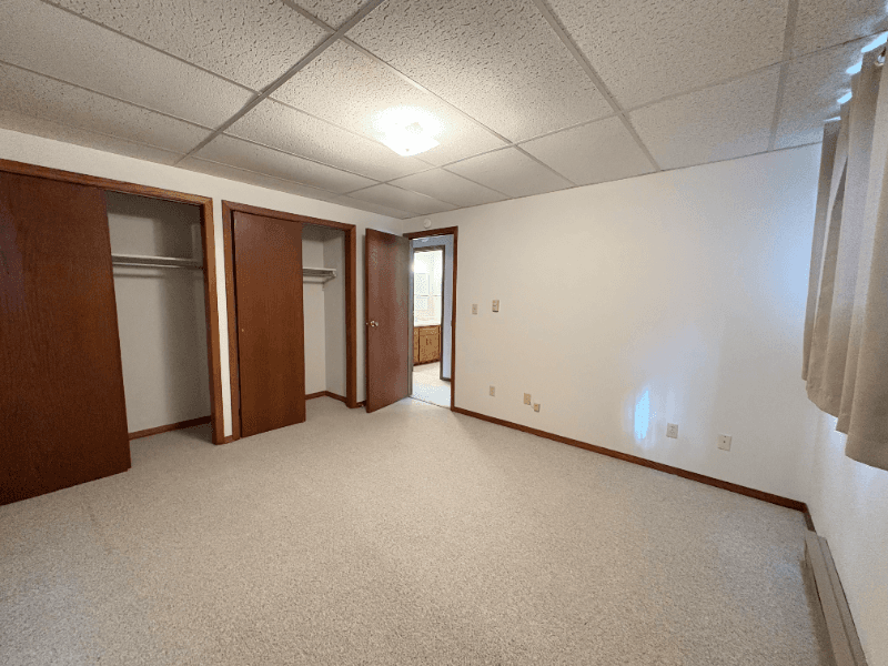 Winnebago Apartment: 234 1st St NW