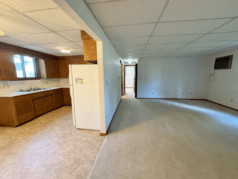 Winnebago Apartment: 234 1st St NW