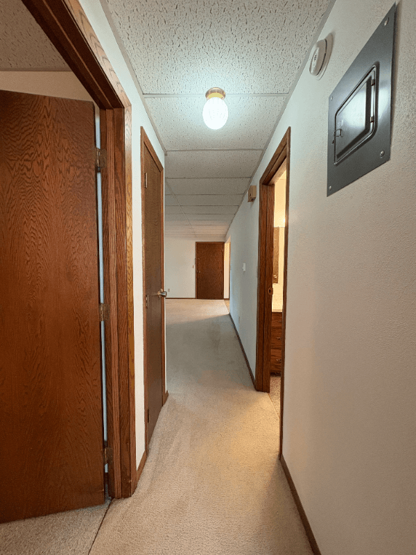 Winnebago Apartment: 234 1st St NW