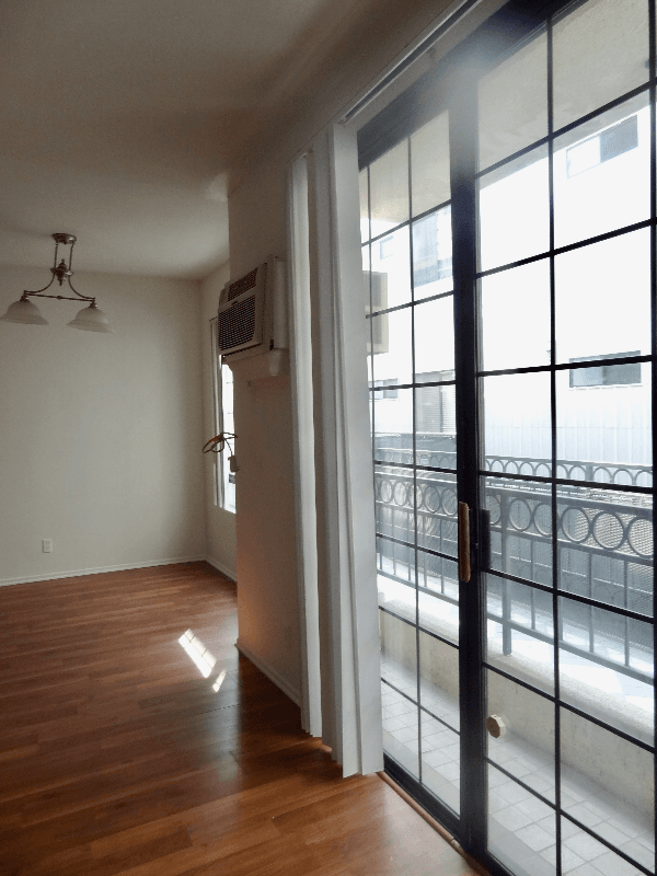 Los Angeles Apartment: 3648 Motor Avenue