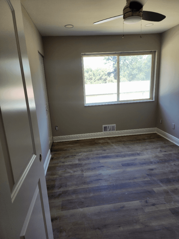 Atlanta Single Room: 390 W Lake AVE NW