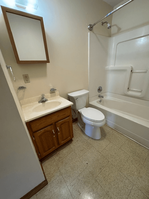 Union City Apartment: 705 W Washington St