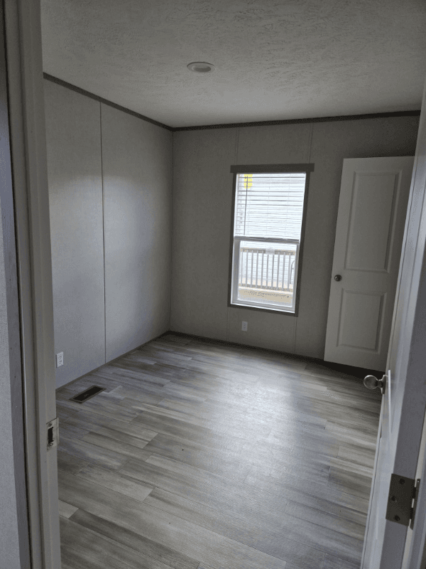 Riverdale House: 29 Lakeview Dr