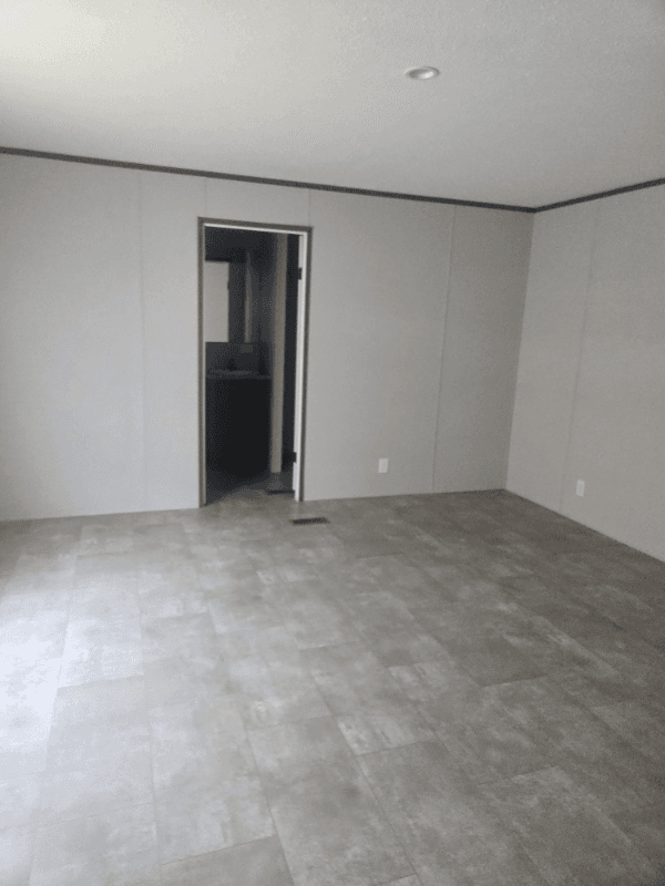 Riverdale House: 29 Lakeview Dr