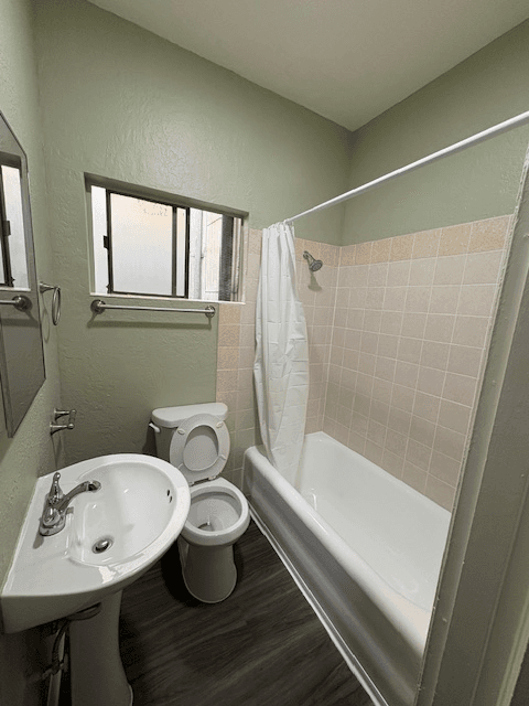 Oakland Apartment: 1900 26th Ave.